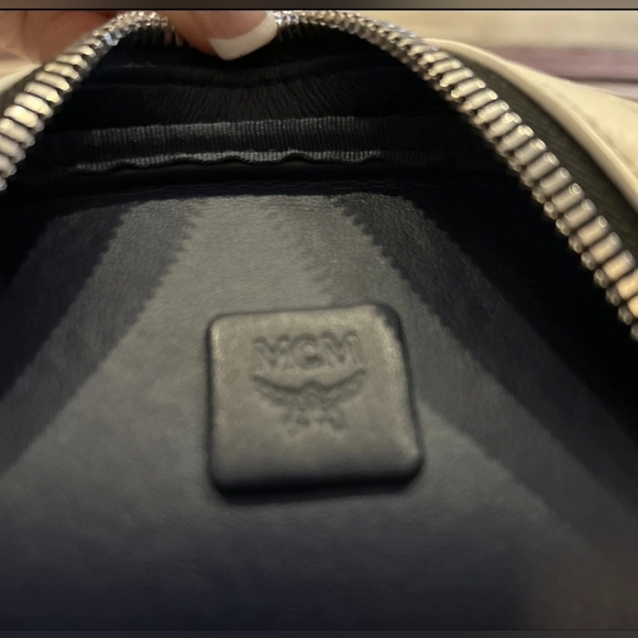 RARE MCM SIZE XL Stark studded Backpack NEW WITH TAGS IN WHITE - Picture 7 of 11